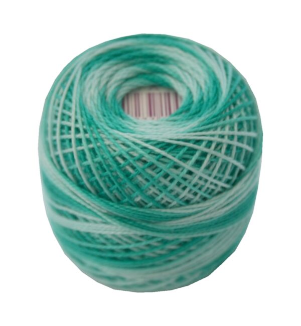 perlovka-kreuzstichgarn-baumwolle-perlgarn-85m-grun-ombre-6527 PERLOVKA Kreuzstichgarn Baumwolle Perlgarn 85m grün ombre (6527)